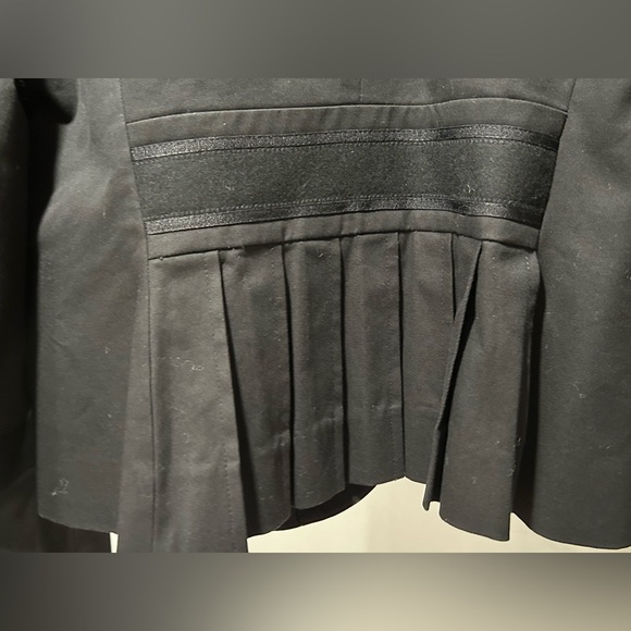 Black Crop Jacket with Pleats and Notched Collar - Picture 4 of 5